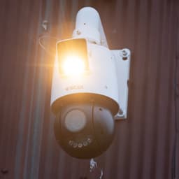 The Watchkeeper Dual Vision features a white light on the fixed lens, delivering color video all night
